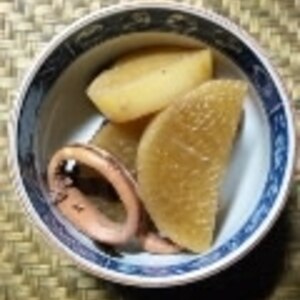 イカの旨みが大根にしみこむ♪イカと大根の煮物